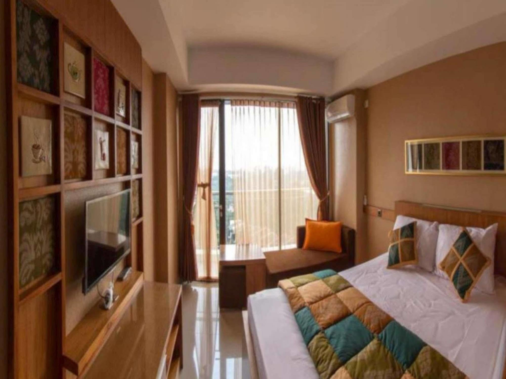 Hotel Beverly Hills Dago Bandung